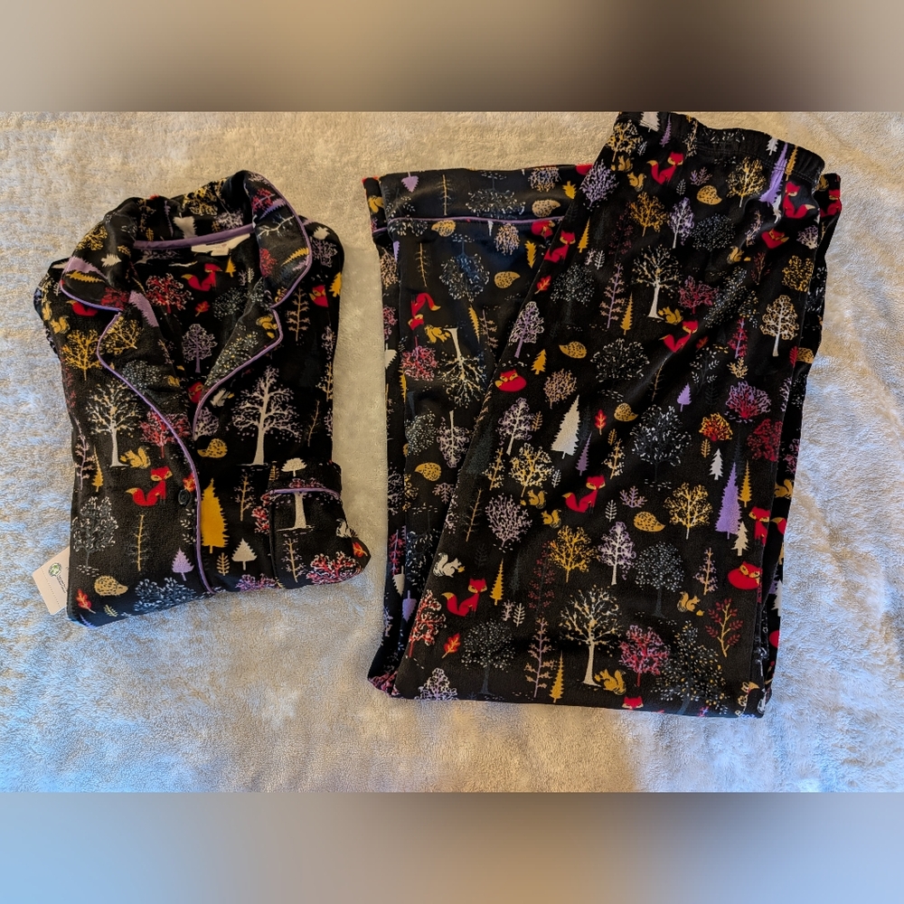 NWT Secret Treasures Black Forest Print Pajama Set Large